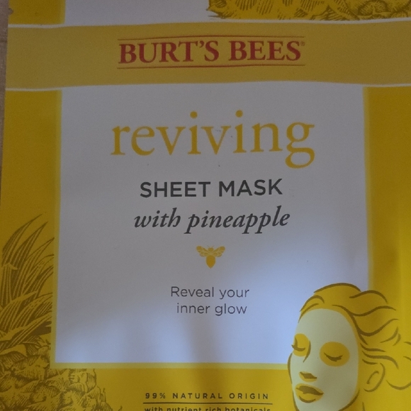 Anti Aging Hydrating Collection in White Basket Bundle - Picture 6 of 9